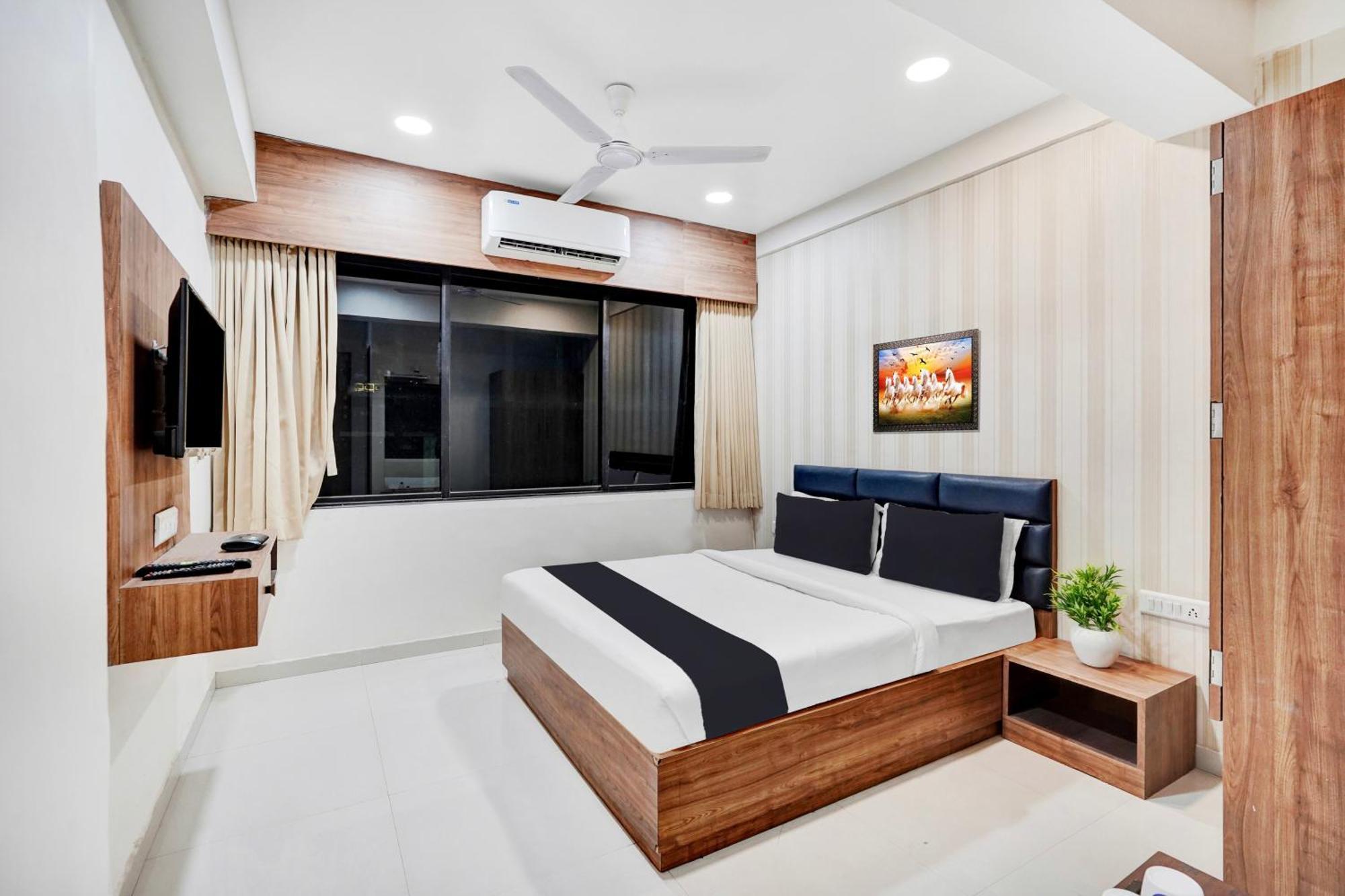 Super Collection O Kudasan Gandhinagar Formerly Hotel Royal Mansion Eksteriør billede