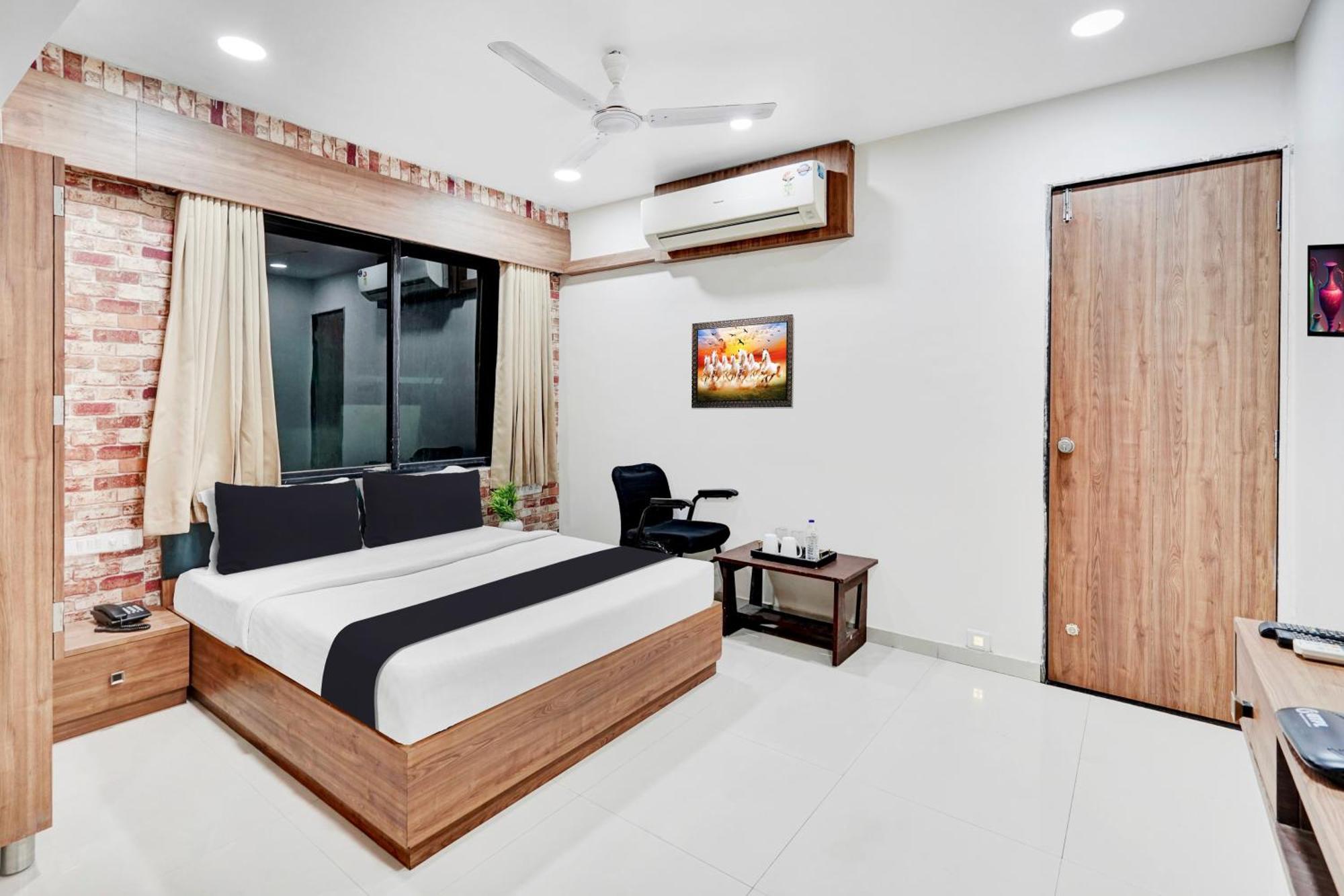 Super Collection O Kudasan Gandhinagar Formerly Hotel Royal Mansion Eksteriør billede