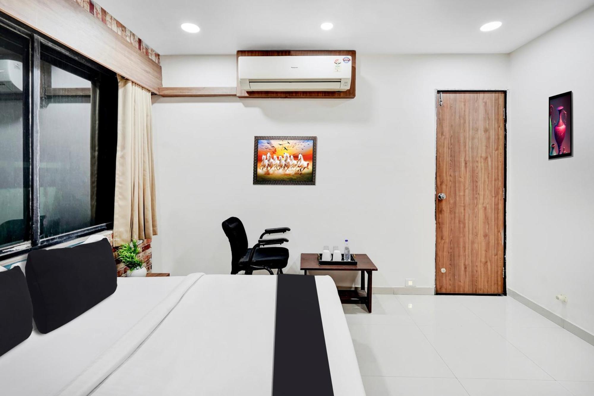 Super Collection O Kudasan Gandhinagar Formerly Hotel Royal Mansion Eksteriør billede
